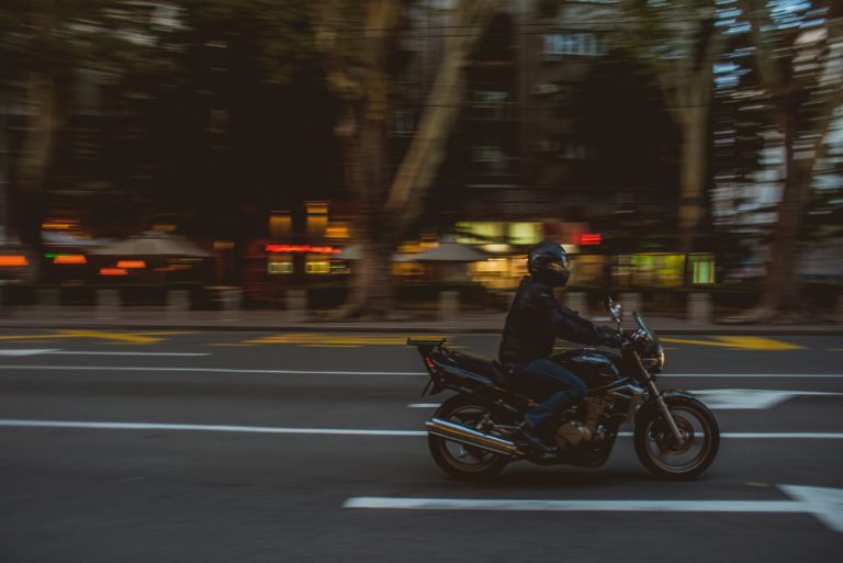 Assurance moto : le gouvernement souhaite une baisse du nombre de motards tués sur la route