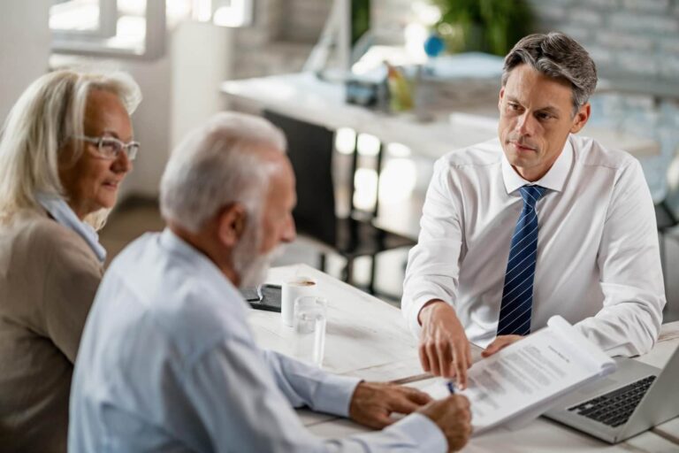 À quel âge souscrire une assurance obsèques ? Comprendre la question de l’âge de souscription